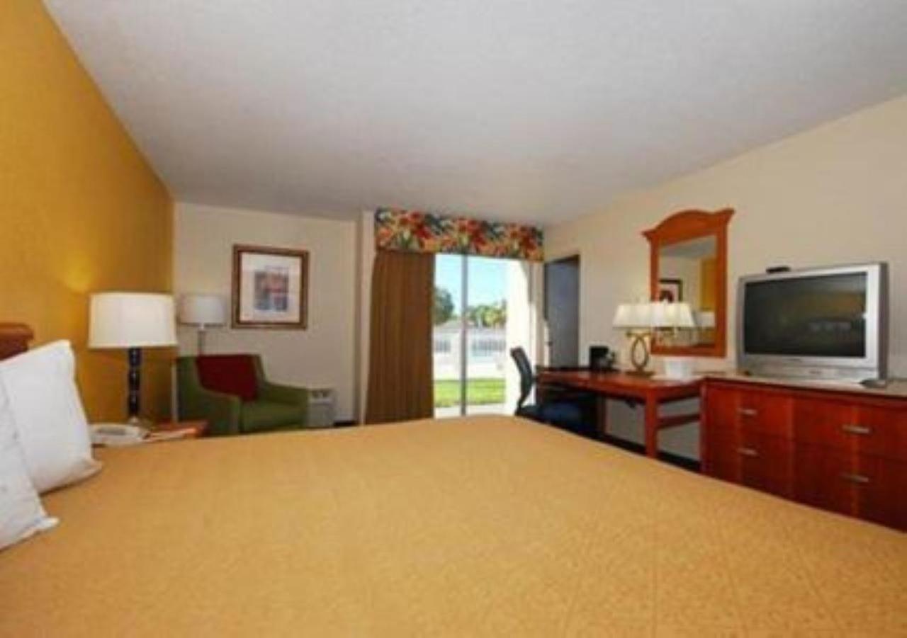 Quality Inn Downtown Стюарт Экстерьер фото