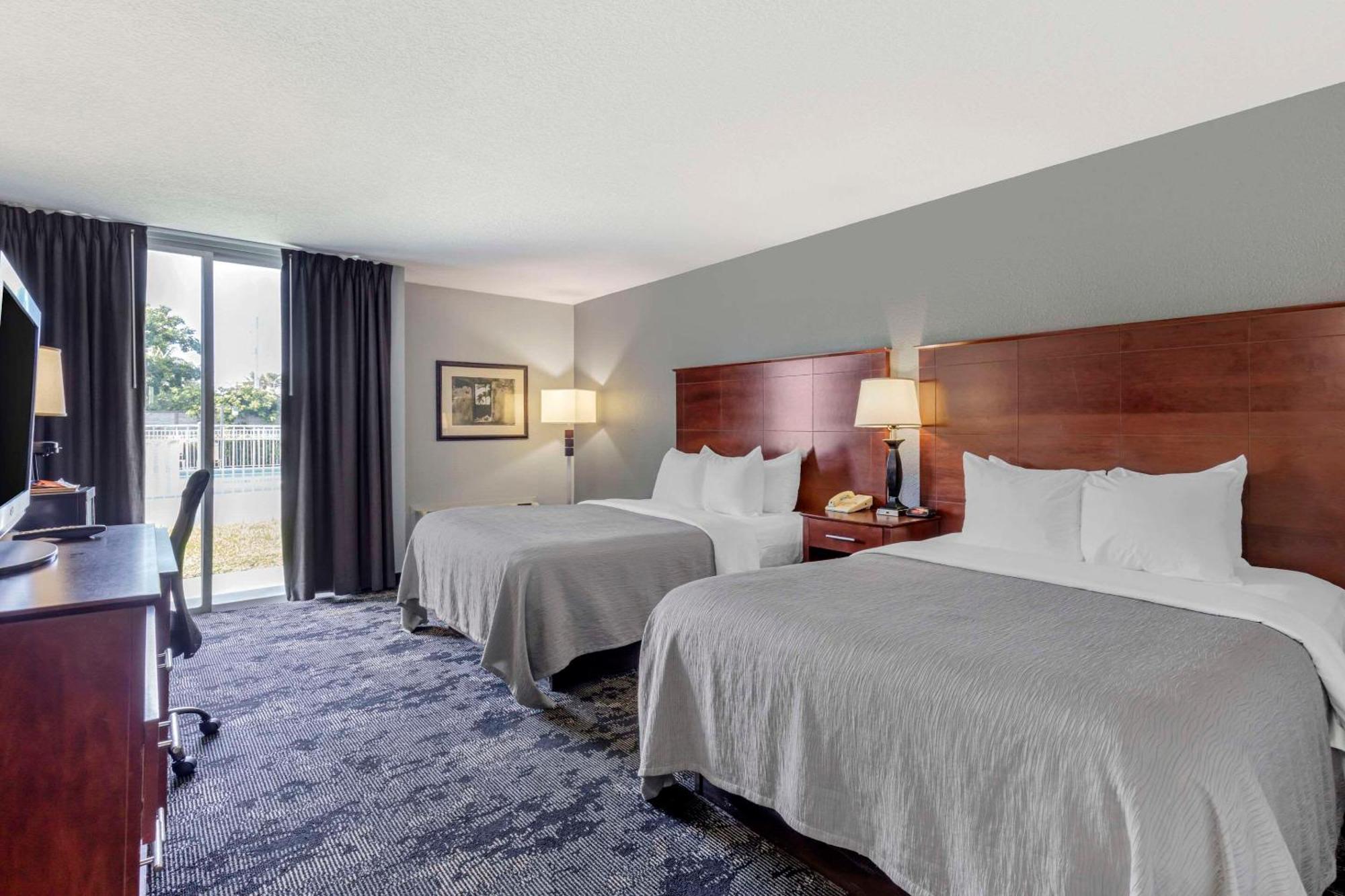 Quality Inn Downtown Стюарт Экстерьер фото