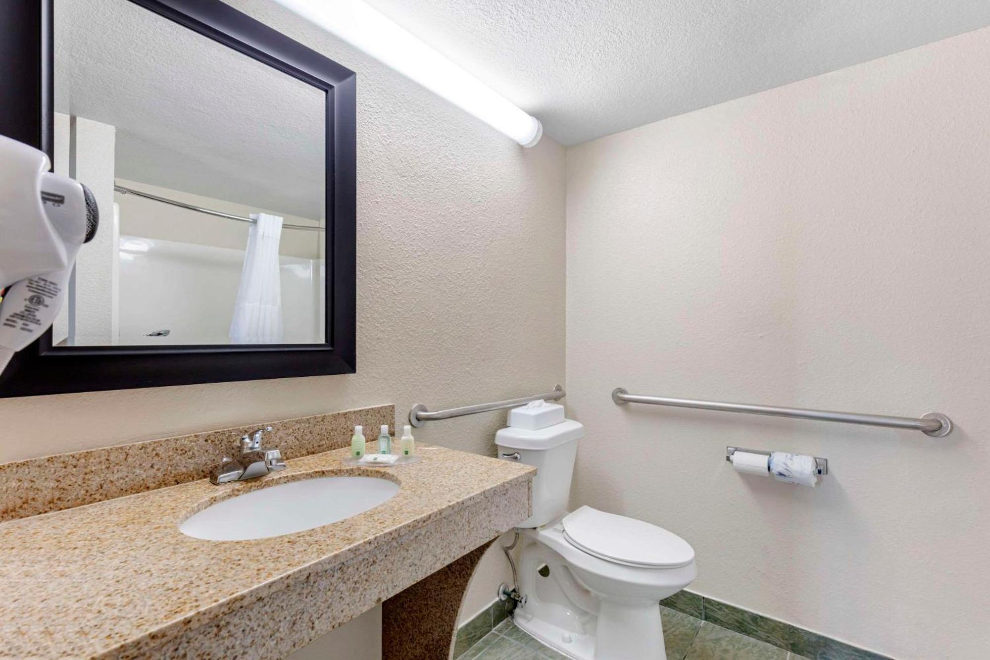 Quality Inn Downtown Стюарт Экстерьер фото